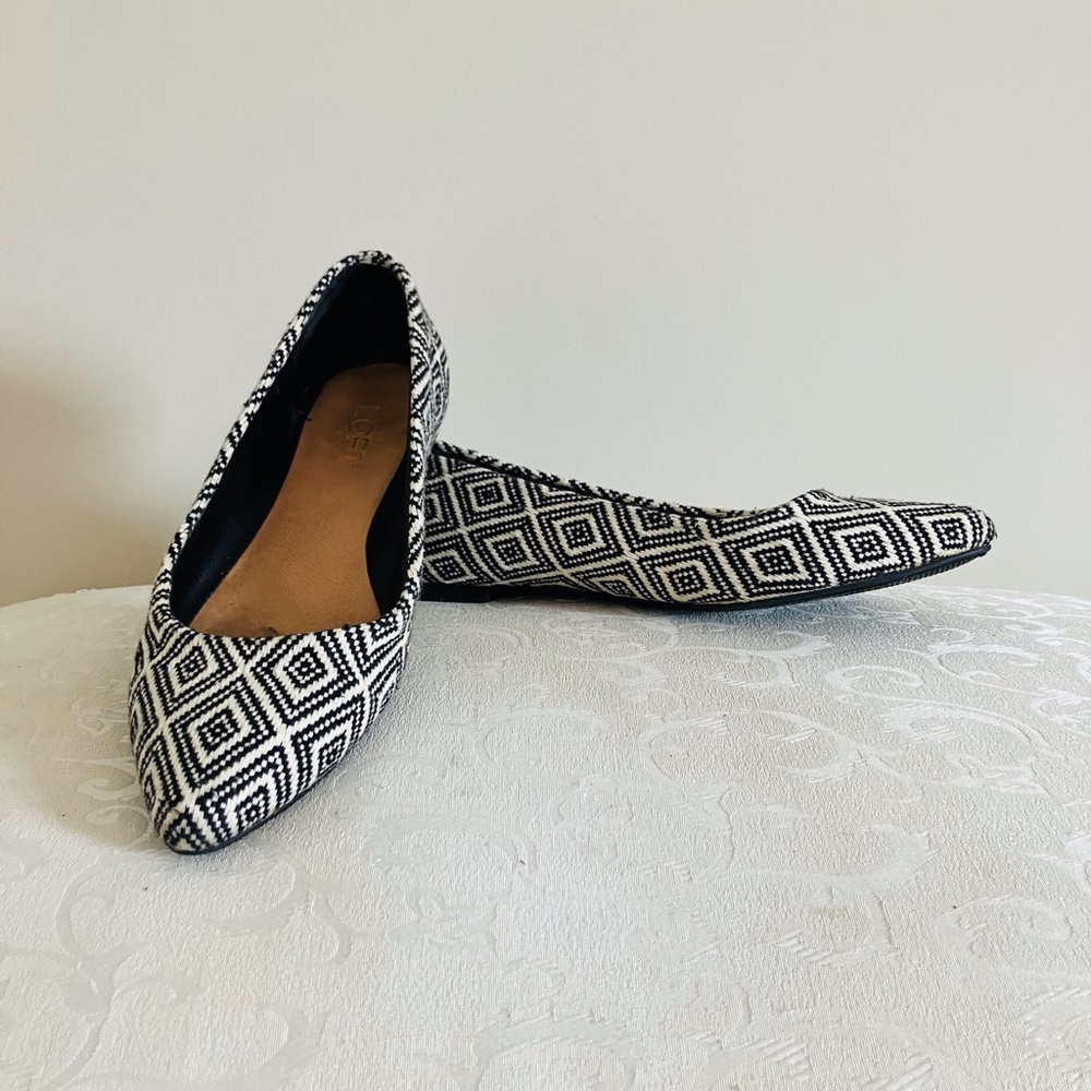 Gently Worn Loft Geometric Design Pointed Toe Flats - Black/White - Size 7